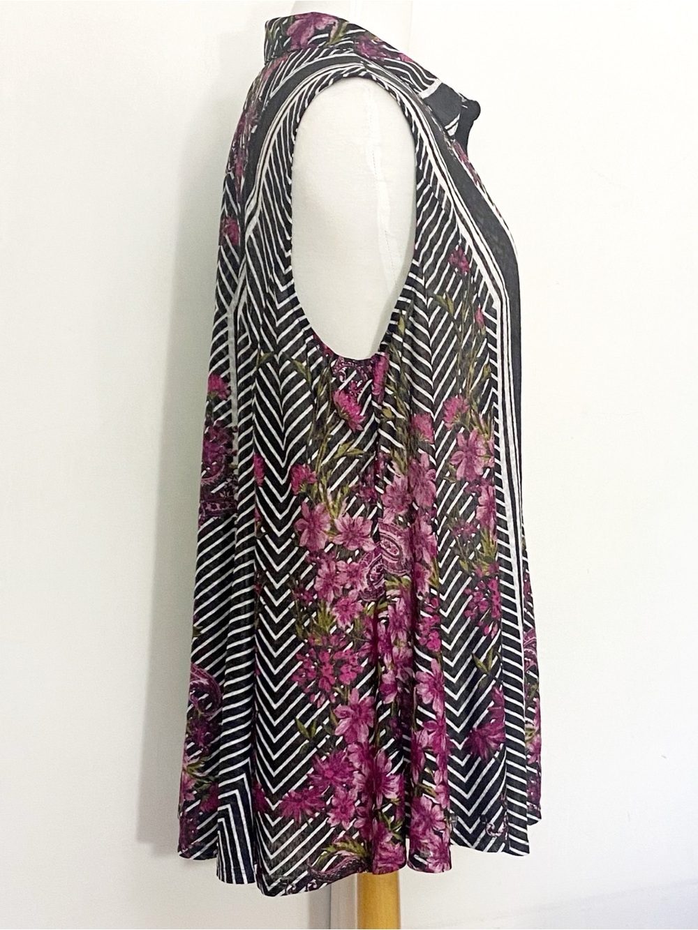 Avenue Sleeveless Floral-Stripe Button Up Longer Tunic Length Blouse 22/24 - Picture 3 of 7